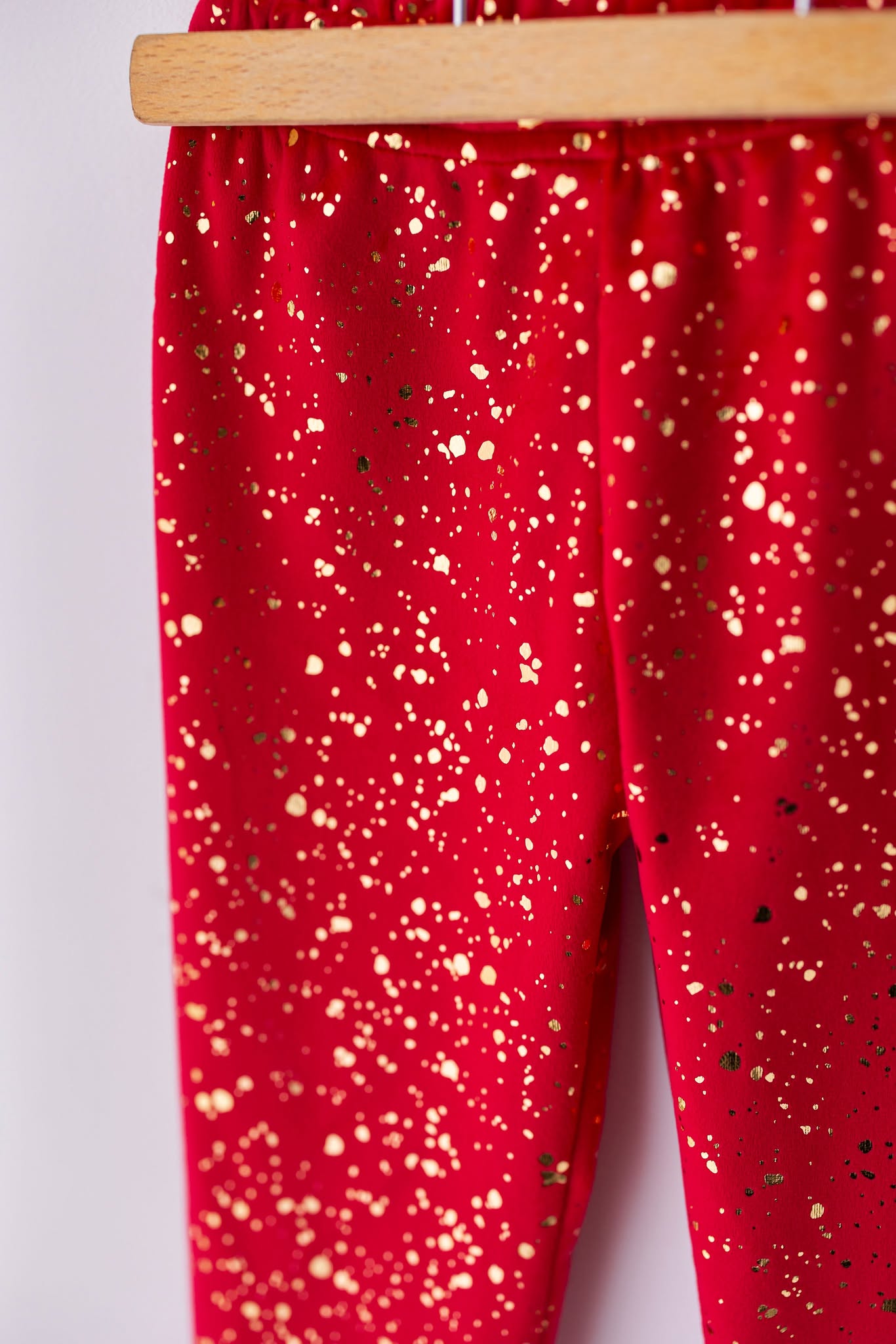 Welurowe czerwone legginsy ze złotkiem dla dziewczynki Lily Grey - obrazek 2