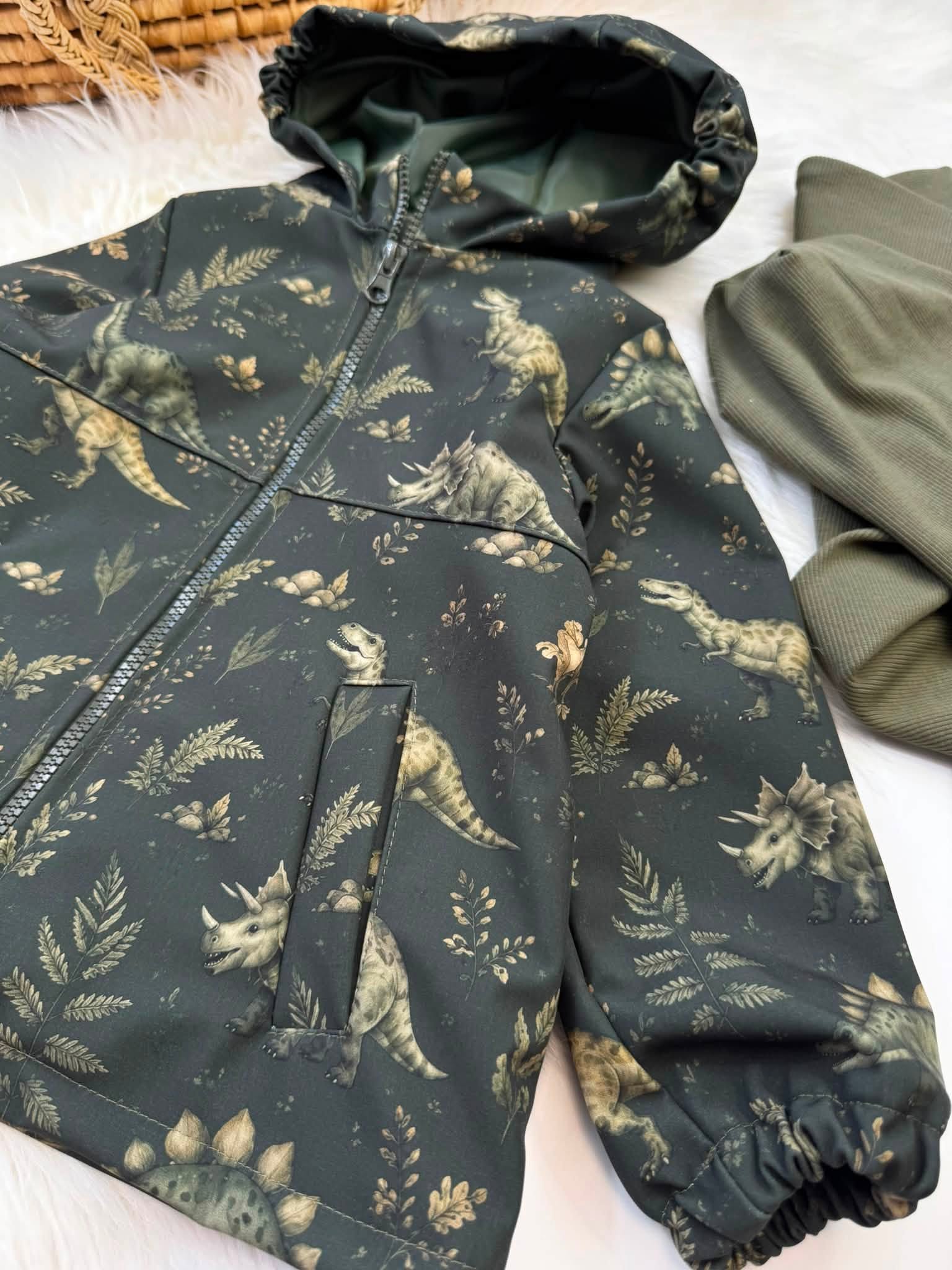 Kurtka ch艂opi臋ca softshell DINOZAURY Zula handmade - obrazek 5