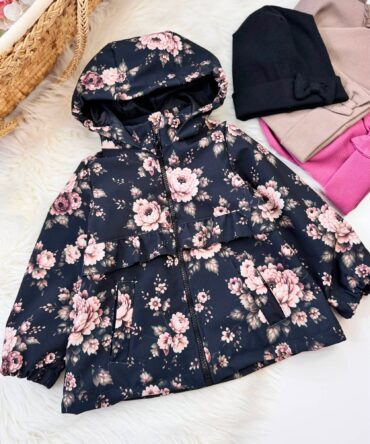 Kurtka dziewczęca softshell w kwiaty na czerni Zula handmade